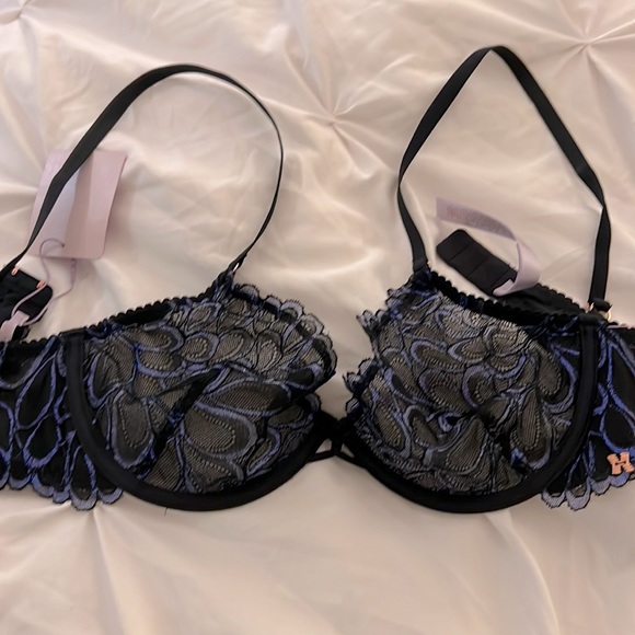 Never Worn Sexy Fenty Lace Bra - NWT - Picture 1 of 6